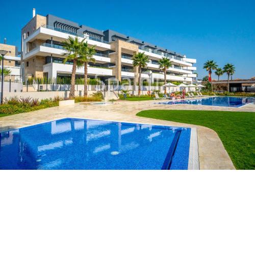 Exclusive apartment in Flamenca Village with gym, sauna, 3 pools - 600 m from the beach