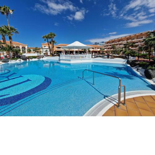 Exclusive Attic Las Vistas 3 with breathtaking sea view, only 100 m to the sea, heated pool, aircon, wifi