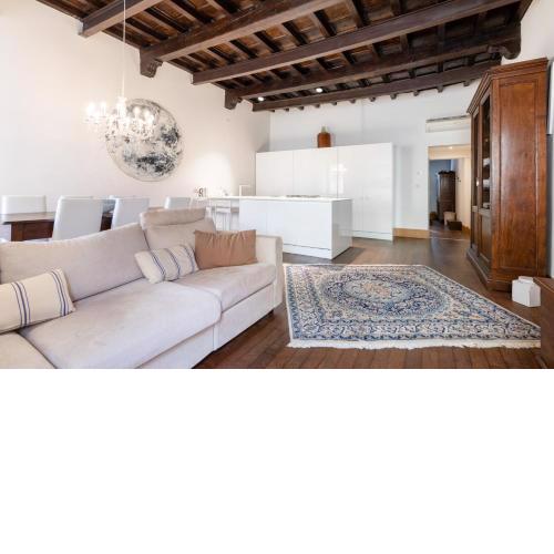 Exclusive Elegant Apartment in pieno centro! x4