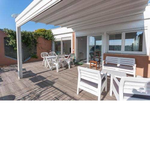 Exclusive rooftop apartment with large terrace in Solari/Tortona