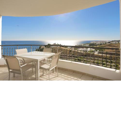Exclusivo apartamento de 2 dormitorios vista mar lateral
