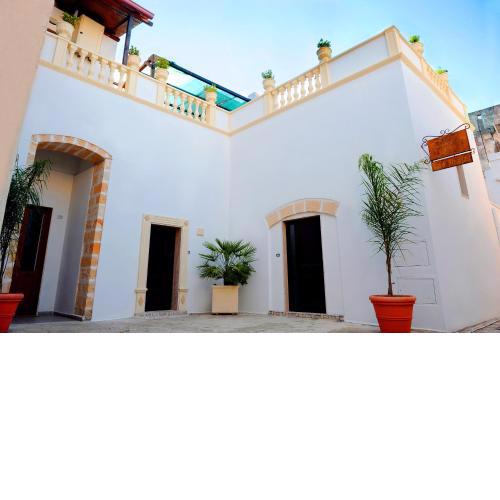 Exedra Holiday House