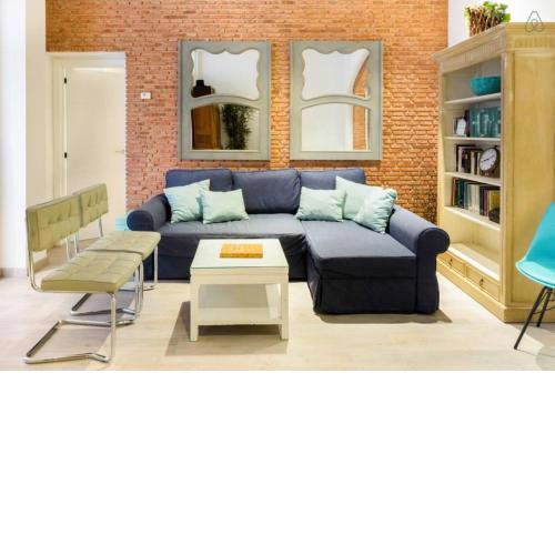 Explore a Walkable Neighborhood around a Comfy Apartment