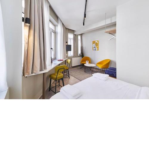 Explore Athens from an uber-central studio!