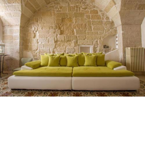 Explore the Historic City on foot from an old town house