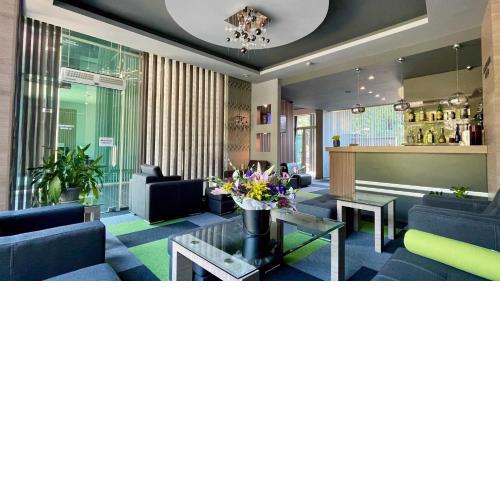 Expo Hotel