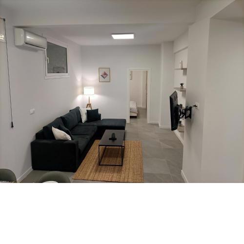 Exquisite Minimal Apt in the Hippest Neighborhood
