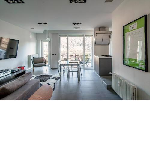 Eye on Como Lighty Loft By House Of Travelers
