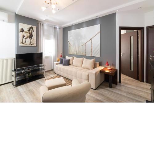 F & B Collection - Flat for 4