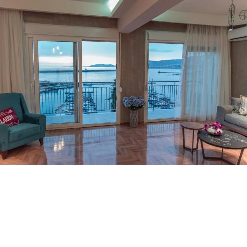 F & B Collection - Jetties & Moorings central apt