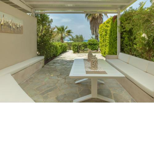 F & B Summer Collection - Villa Dihtia on the sea