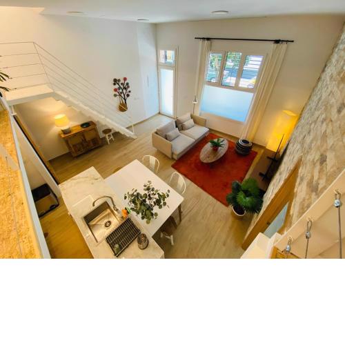 Fabuloso apartamento junto al puente de Triana.