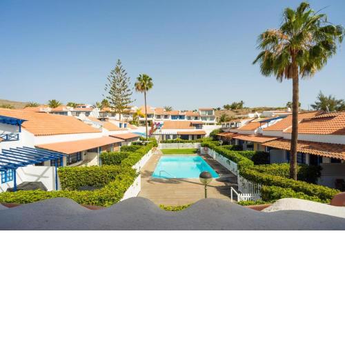 FABULOUS BUNGALOW , WIFI, SWIMMING POOL AND BEACH