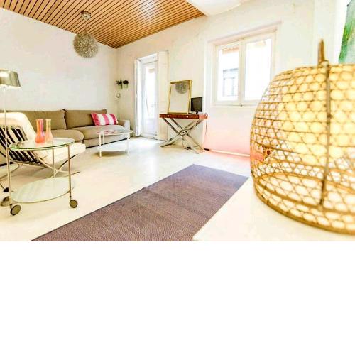 Fabulous exterior apartment 2&2 Beds and Baths in Malasaña