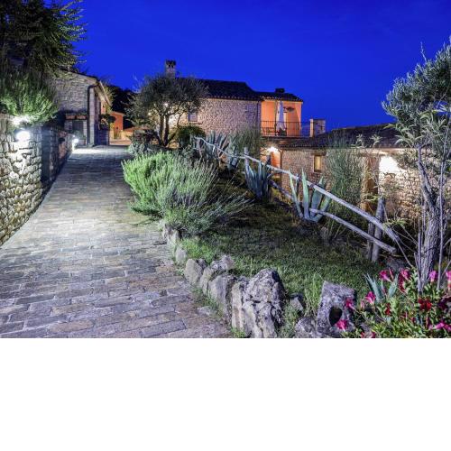 Fabulous Holiday Home with WiFi in Monte San Martino Italy
