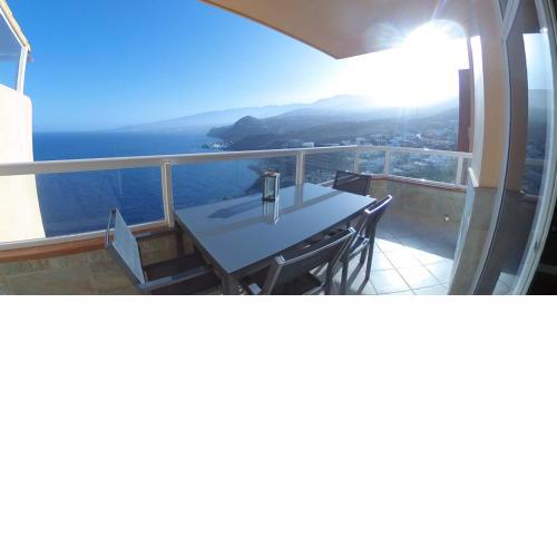 Facing the ocean - Full appt with 2 double bedroom