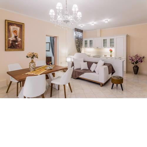 Faidra Luxury Apartment