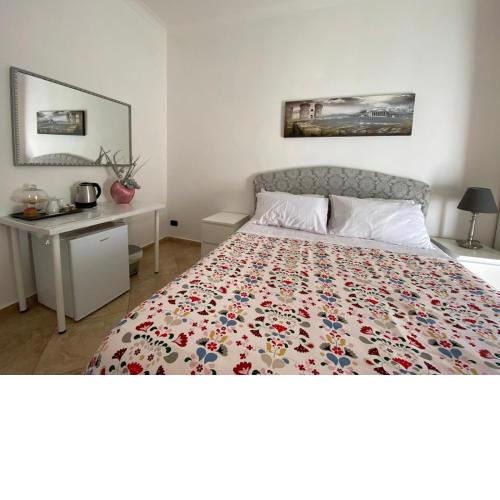 Falù Napoli centro camera con cucina e bagno privato