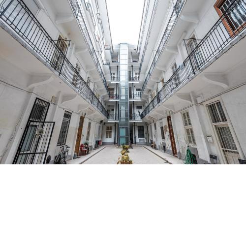 Familiar flat near the Boulevard