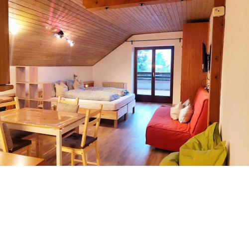 Family - Pet - Bike friendly Home with Terrace