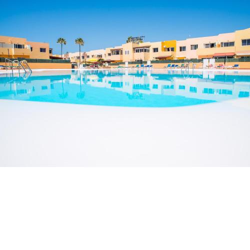 Family Apartment Delfines in Heart of Corralejo- Only 1 min to Sea, with Pool & Free Wifi by Holidays Home