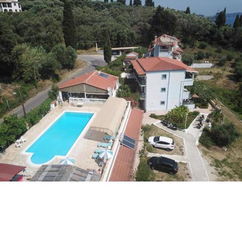 Family apartment in Mpenitses with terrace