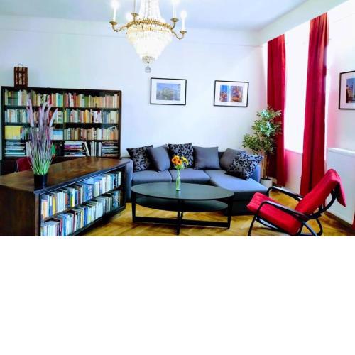 Family apartment with two bathrooms near to city center