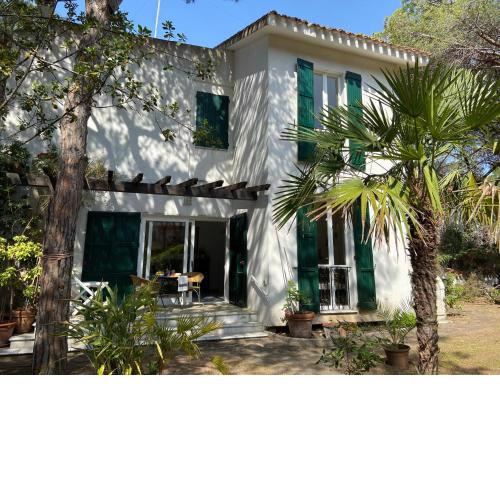 Family beach retreat in beautiful Villa Chiara