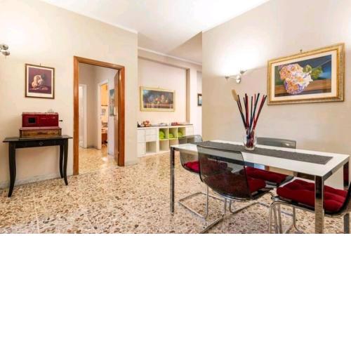 Family big house with parking front Metro Rome
