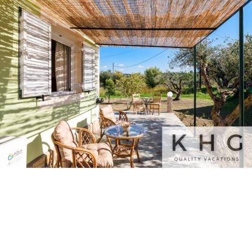 Family Cottage next to Megas Lakos Beach!