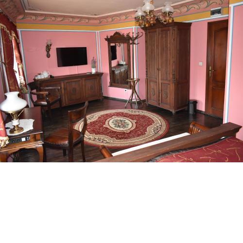 Family Hotel at Renaissance Square