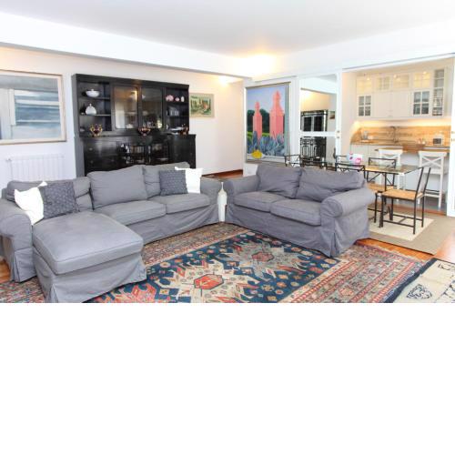 Family House - by Vacation Service