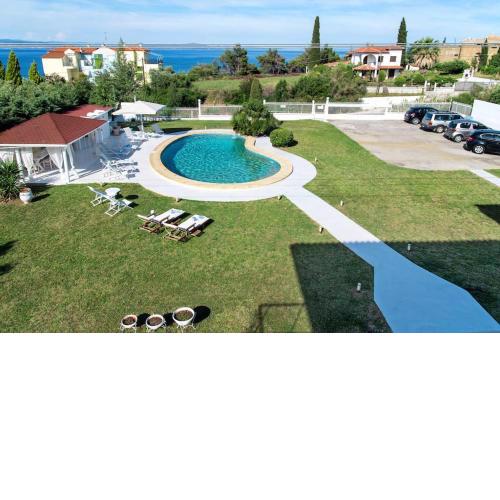 Family Maisonette with pool #4