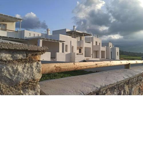 Family-size House in the fields of Naxos 2BR Queen, 2TV, 2WC