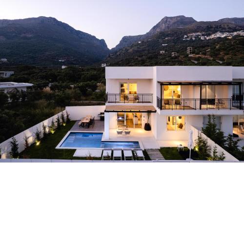 Family villa Casa Filo Rosso with Private Pool , 200m to the beach