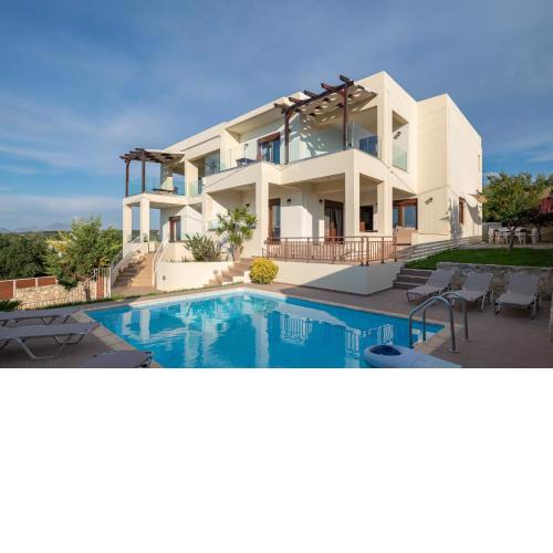 Family Villa Rousa in Rethymno with Pool, BBQ and Kids Area