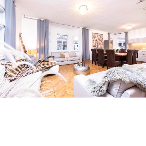 Family Wellhouse Green Garden Salzburg, up to 16 pax, BBQ, sunbeds, bikes