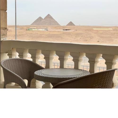Famous Pyramids View Apartment