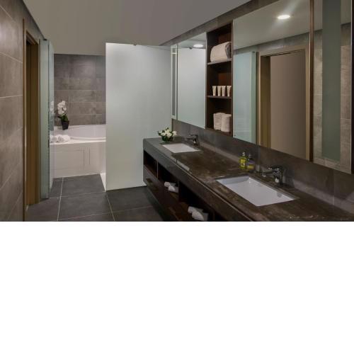Fancy Apartment with Shared Pool and Refreshing View in Maslak