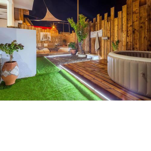 Fani's Holiday Home with Hot Tub