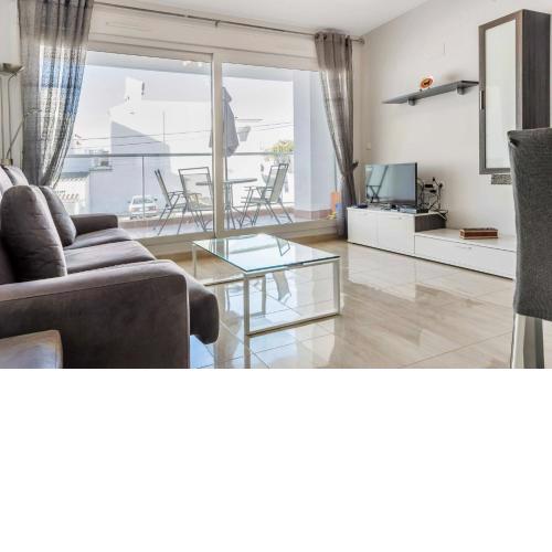 Fantastic 2 bedroom fully furnished modern apartment in walking distance to all amenities