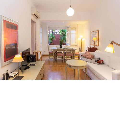 Fantastic apartment near Plaça Francesc Macia in L'Eixample Esquerra