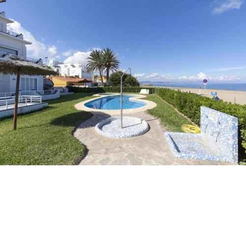 Fantastic first beach line attic apartment sleep7