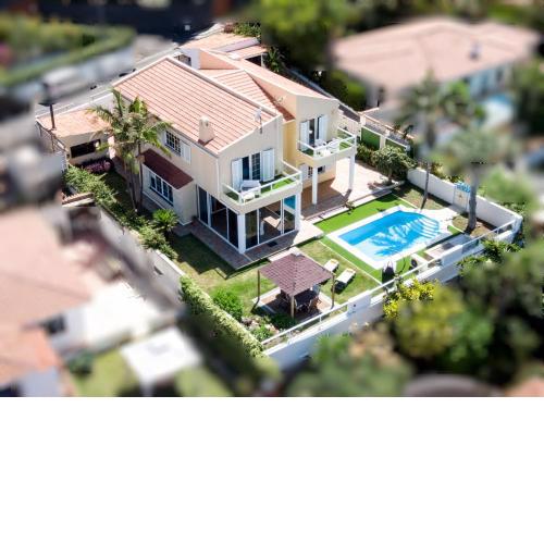 Fantastic home with amazing sea views