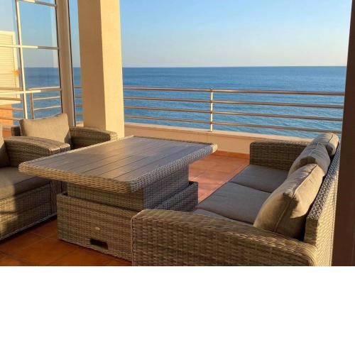Fantastic penthouse, first line beach, centric