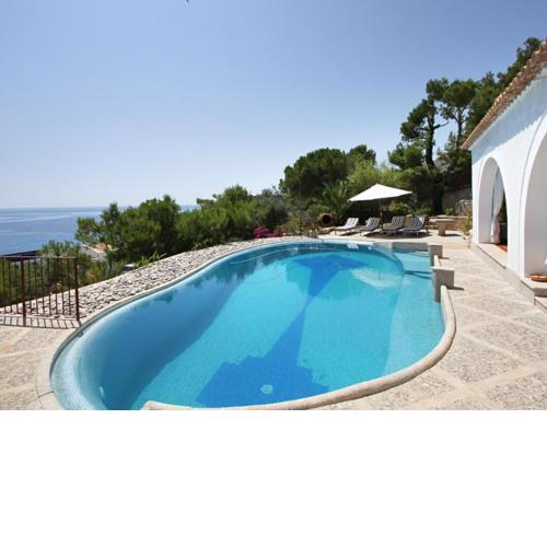 Fantastic villa with private swimming pool garage bbq patio wifi and the sea