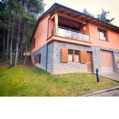 Fantastica casa a la Molina amb jardí en plena natura