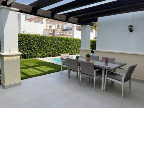 Fantastica villa con piscina en gran golf resort