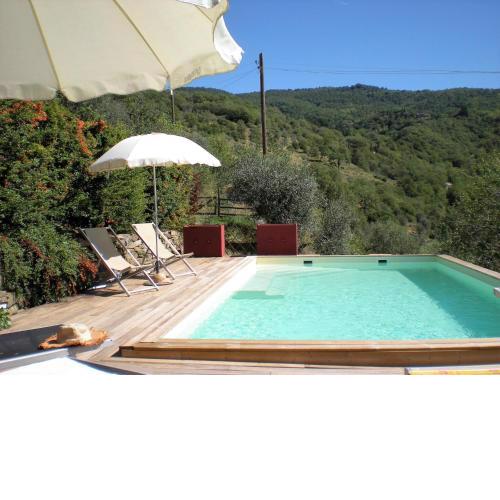 Farmhouse in Cortona wit garden and pool