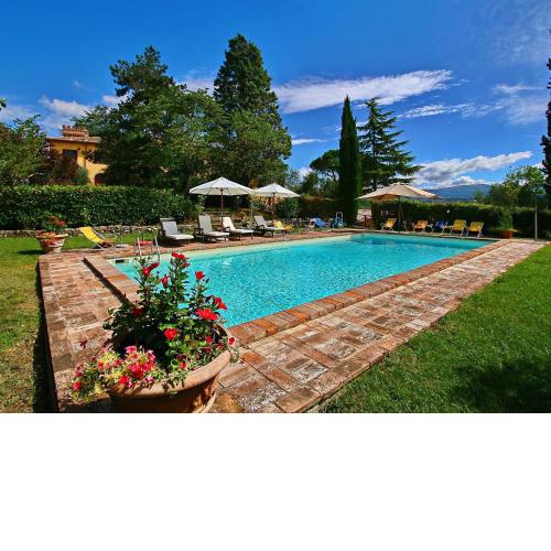 Farmhouse in Todi with Pool Terrace Garden Deckchairs